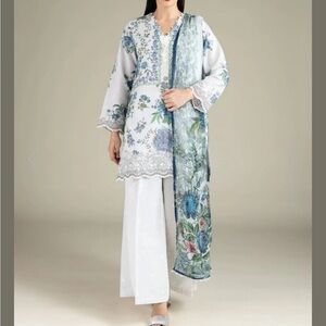 Embroidered White Floral Kurta Set with Blue-Green Floral Dupatta